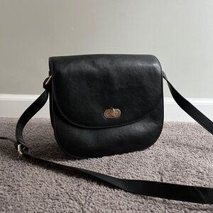 Lo & Sons Black Leather Shoulder Camera Bag